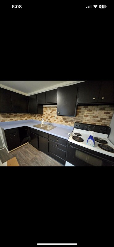 Building Photo - 3600 Falling Springs Rd
