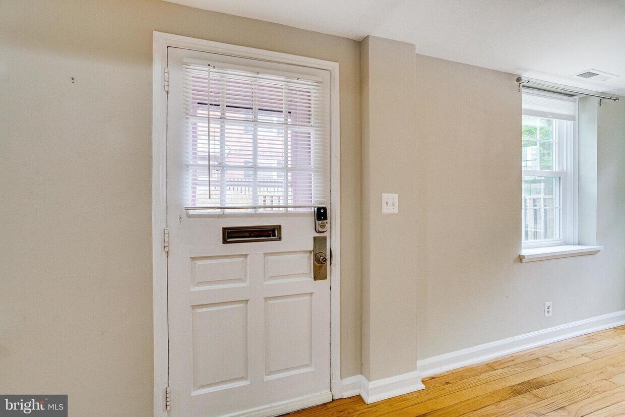 3302 S Wakefield St, Arlington, VA 22206 Apartment for Rent in