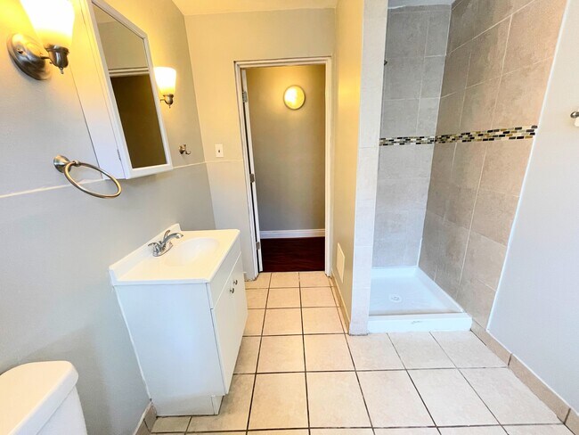 Foto del edificio - 5544 Baywood St