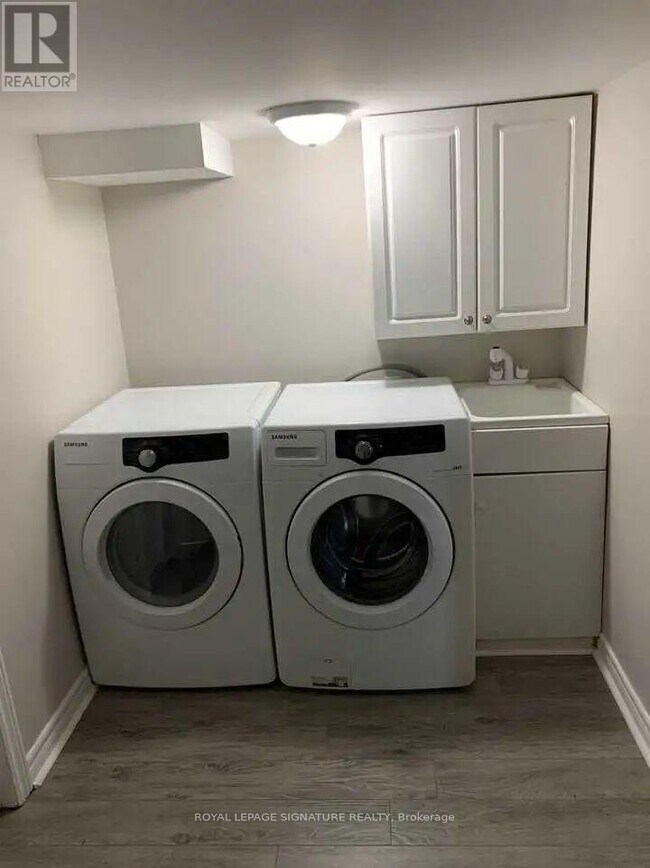 Photo du bâtiment - 438 Bonita Crescent