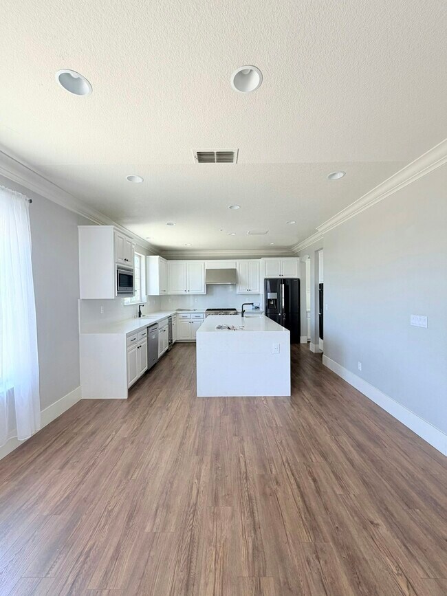 Building Photo - 850 Monterey Ct