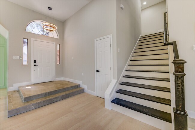 Foto del edificio - 1901 Canyon Creek Ct