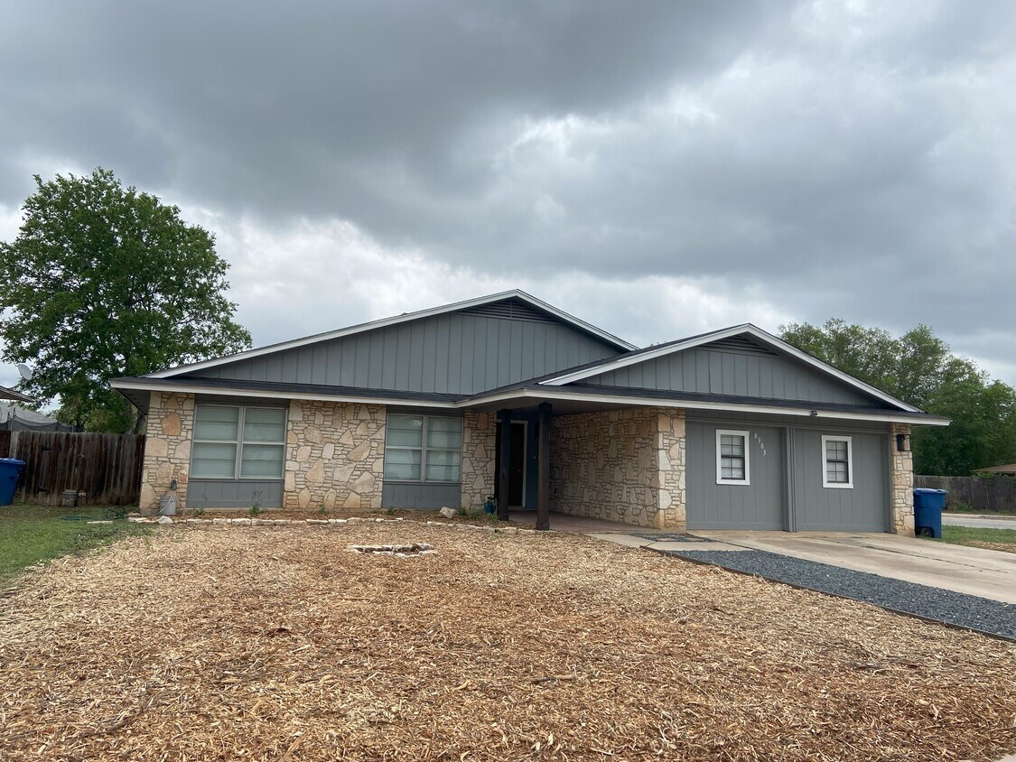 Foto principal - 8303 Meadow Fire St