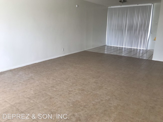 Building Photo - 520 Murray Canyon Dr