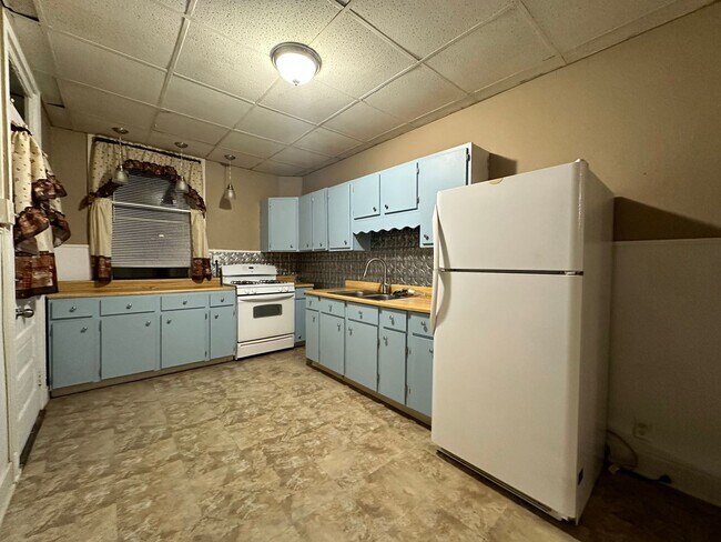 Foto del edificio - 3 bedroom 1 bath row home on quiet street