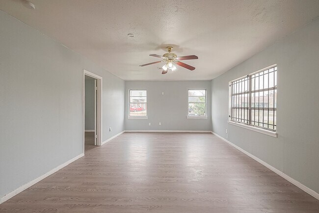 Building Photo - Affordable 3BD/2BA single-family house!