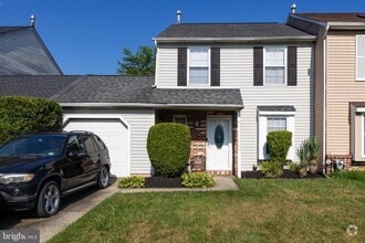 Building Photo - 13 Hopewell Ln
