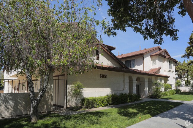 Foto del edificio - 6051 Greenleaf Ave
