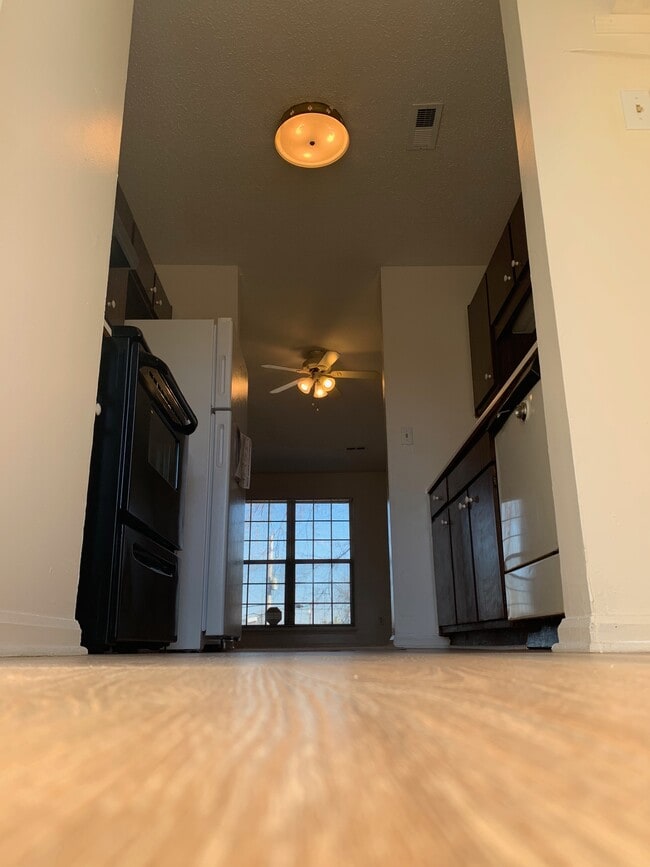 Building Photo - 2014 Hobbs Rd SE