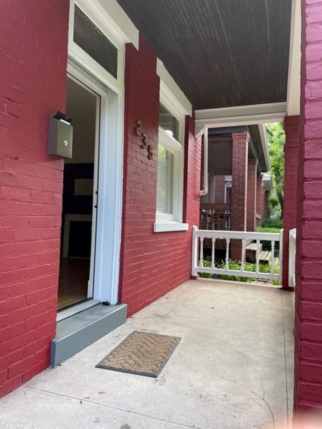 Photo - 235 Emming St Apartment