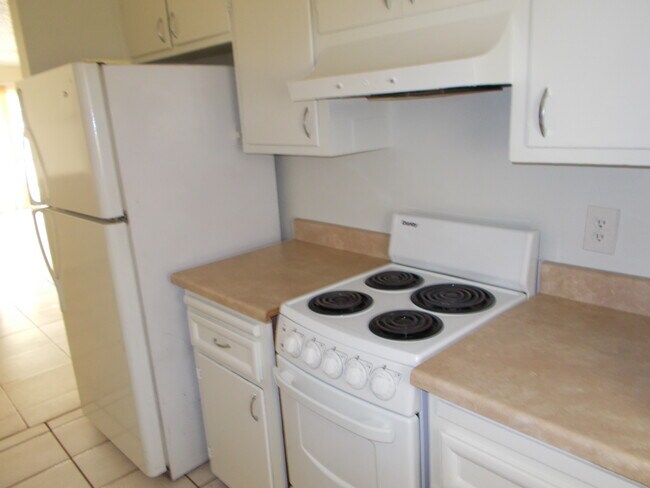Kitchen - 505 E Fairmount Ave