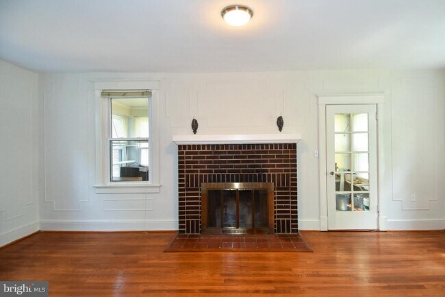 Building Photo - 633 24th St S