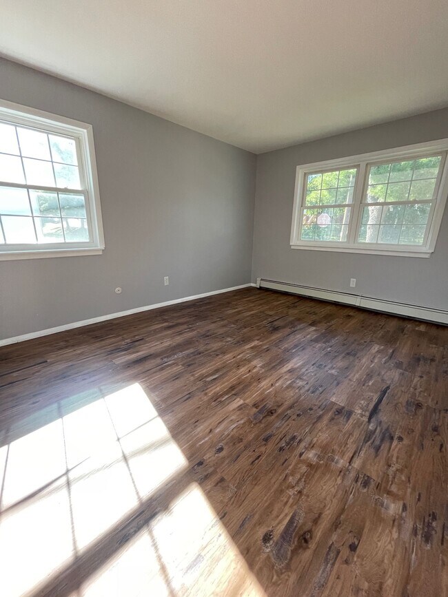 Building Photo - 35 Cedar Ln