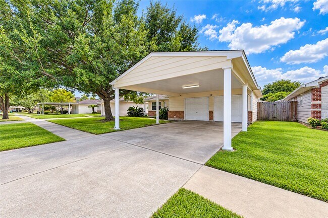 Foto del edificio - 2716 Hearne Dr