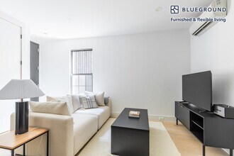 Building Photo - 70 Middagh St