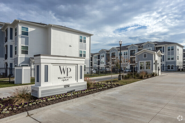 Signage and Security - Willow Plaza