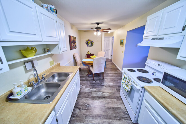 Building Photo - Heathbriar Apartments