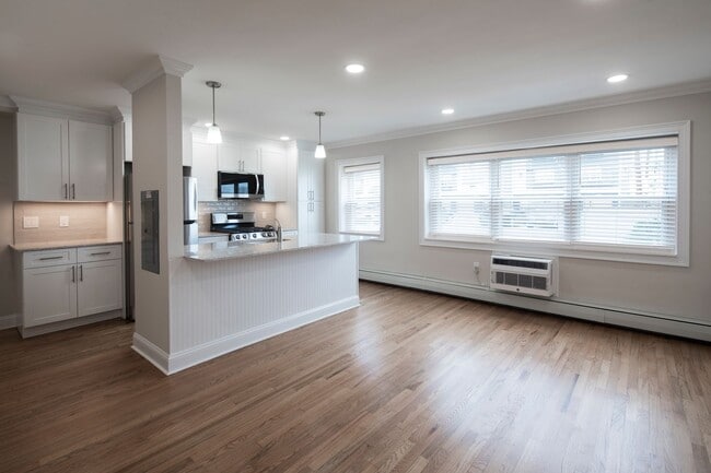 Interior Photo - Hickory Manor: In-Unit Washer & Dryer, Heat, Water & Gas Included, Fitness Center, Sauna, and Bar...