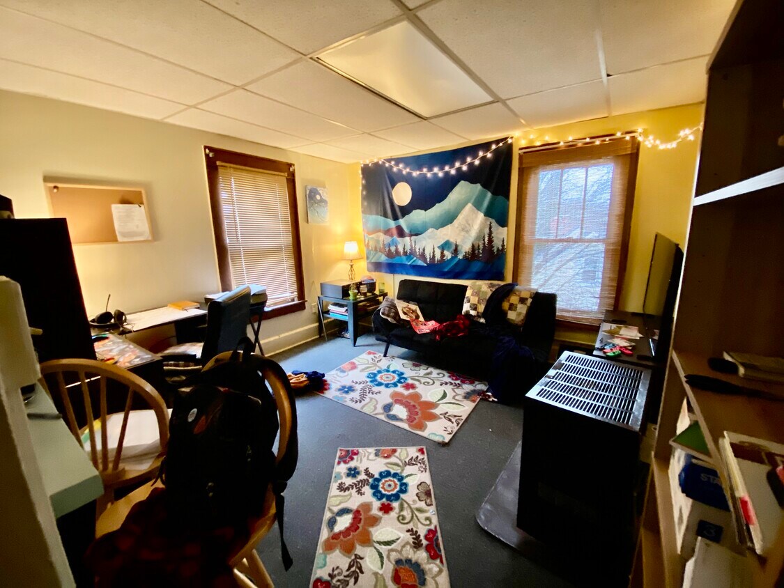 127 Lorentz St, WV 26505 Rentals in at 127