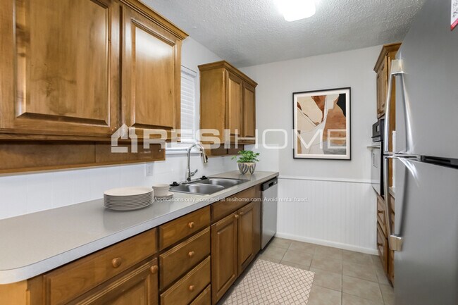 Building Photo - 418 W Ferndale Lane