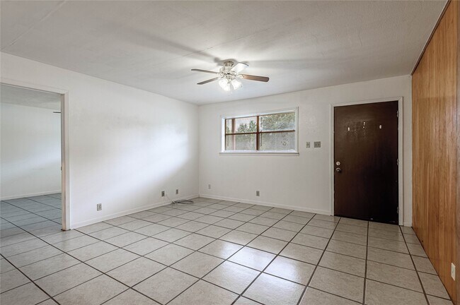 Foto del edificio - 120 McAdams Ln