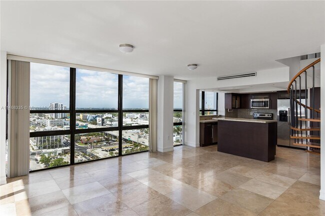 Foto del edificio - 600 NE 36th St