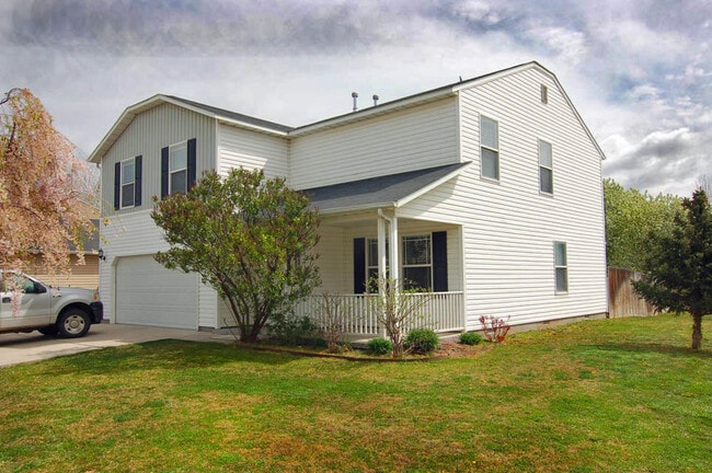 Building Photo - 165 E Willow Creek Dr