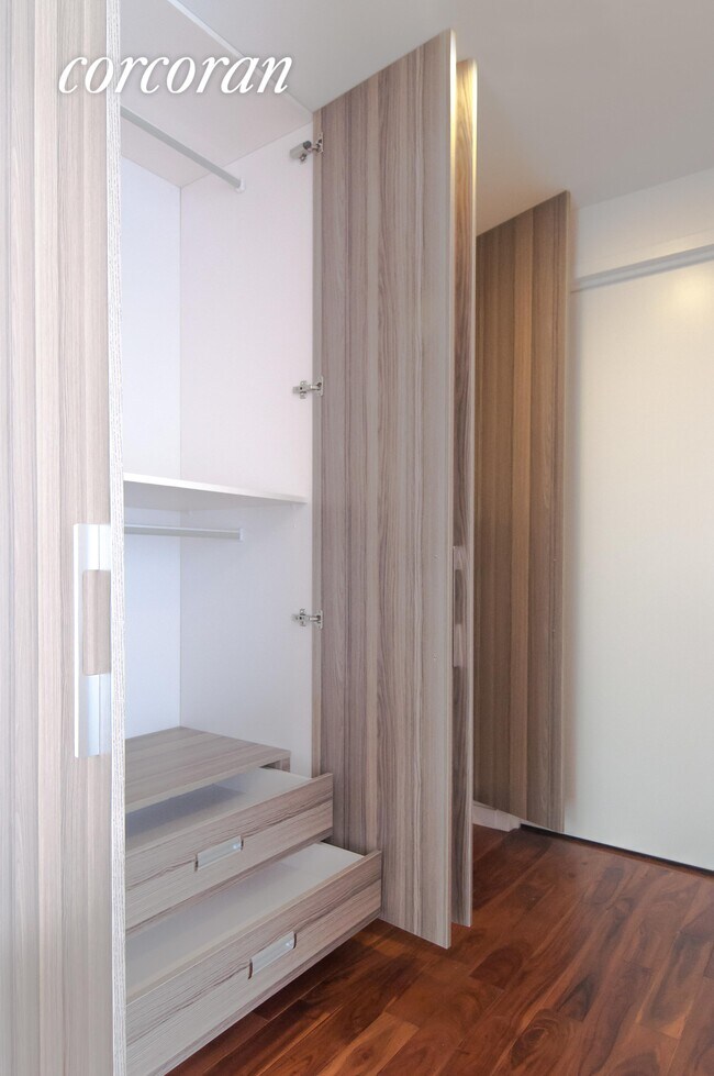 Foto del edificio - 77 E 110th St