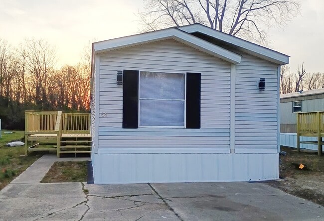 Building Photo - 64 Deerwood Park