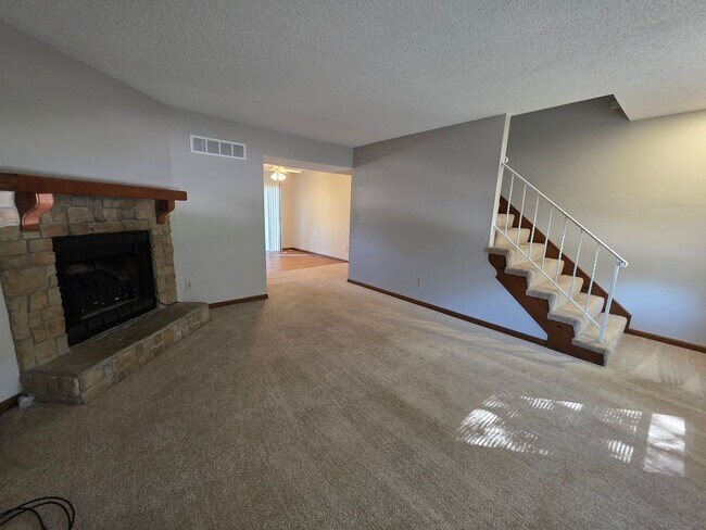 Foto del edificio - Spacious 2BR/1.5BA Quadplex