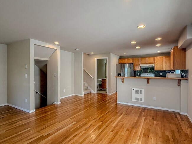 Foto del edificio - 3bd/2bth North Green Lake Townhome, $3,250/mo.