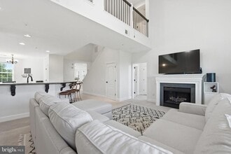 Building Photo - 13940 Greendale Dr