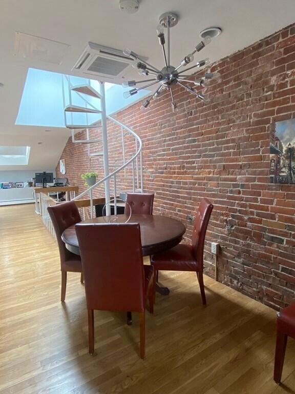Building Photo - 57 Marlborough St