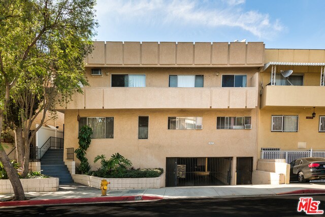Building Photo - 1033 N Genesee Ave