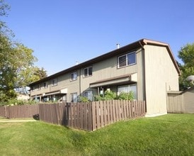 Building Photo - Cricket Court