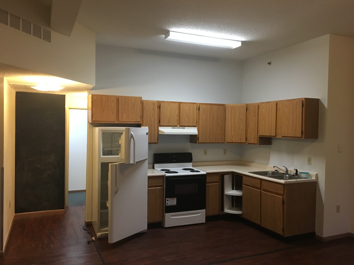 KItchen - 121 W Poplar St