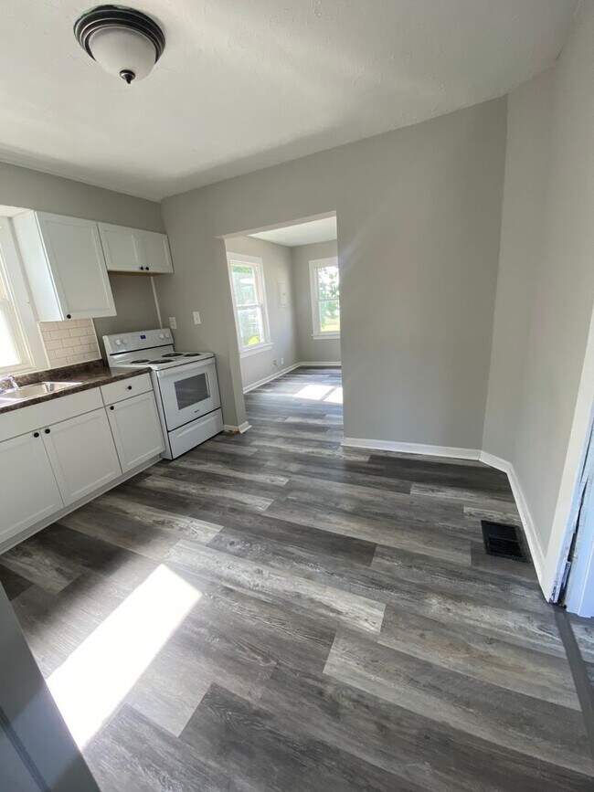 Photo - 152 Webster Ave House