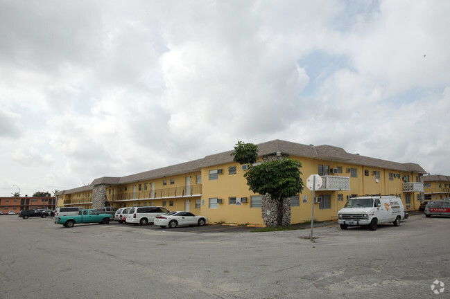 Building Photo - Okeechobee Villas