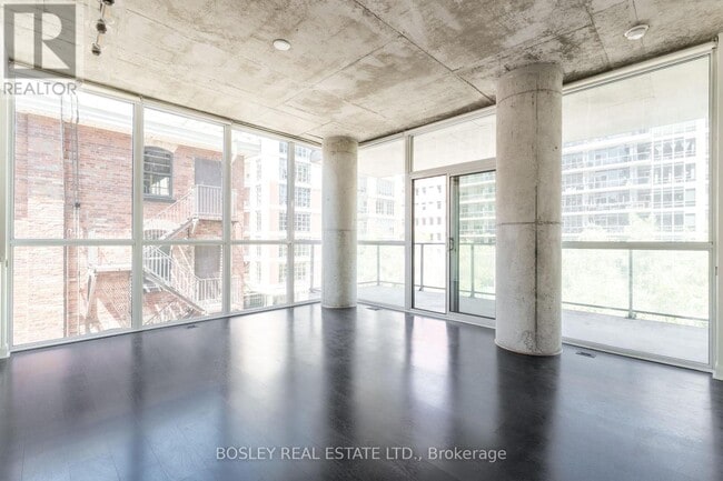 Photo du bâtiment - 478-478 King St W
