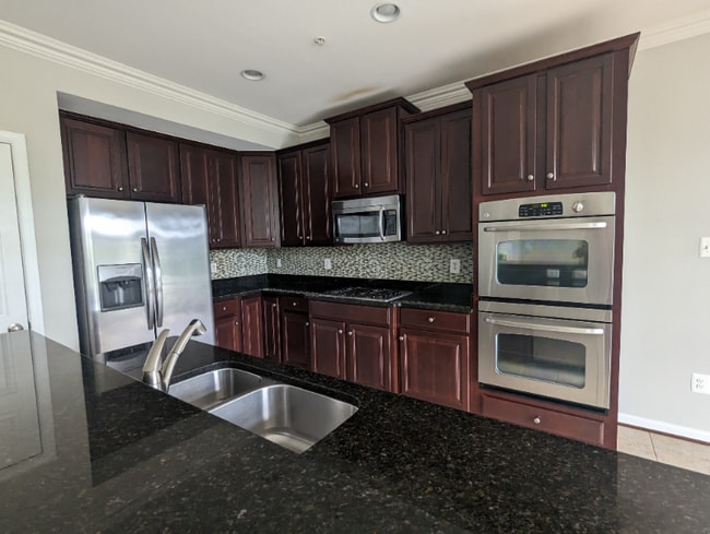 Photo - 2613 Eastbourne Dr Apartment