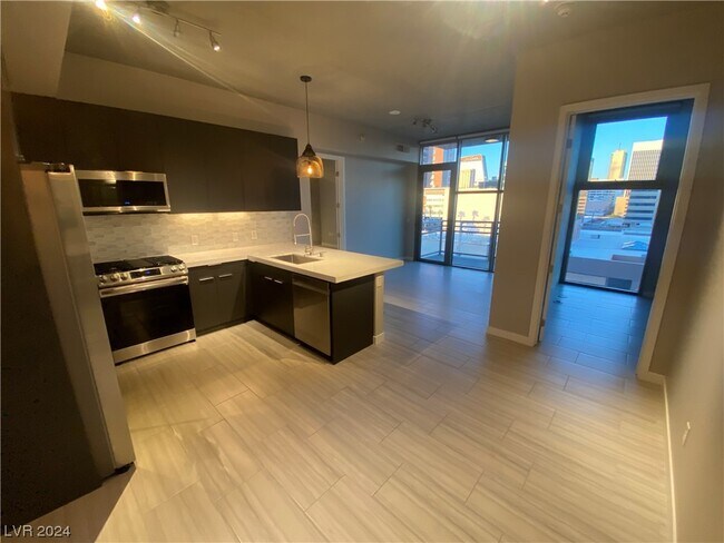 Foto del edificio - 353 E Bonneville Ave