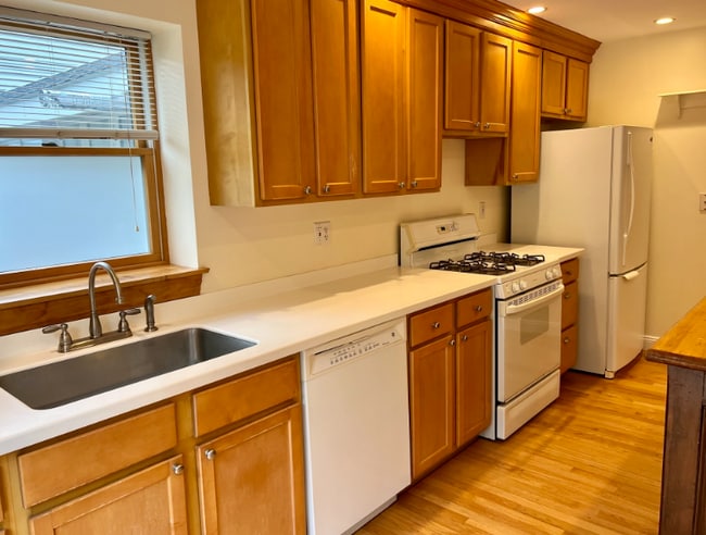 Foto del edificio - 46 Auburndale Ave