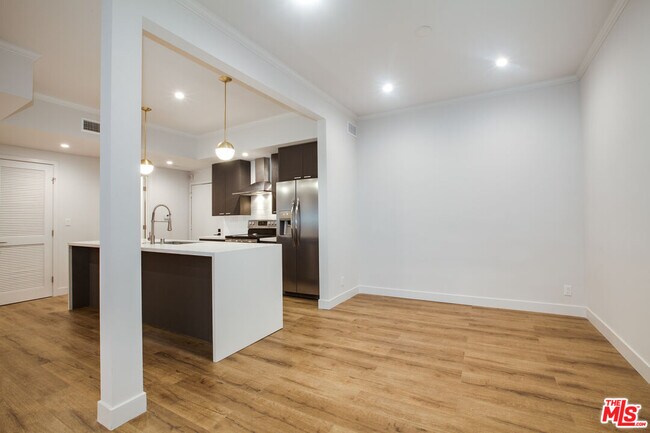 Foto del edificio - 12320 Montana Ave