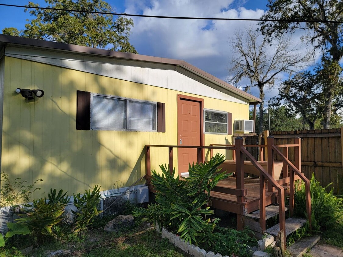 6215 W OstWest St Unit w ost west 1b, Homosassa, FL 34446 Room for Rent in Homosassa, FL