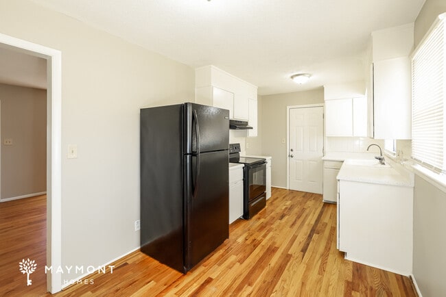 Building Photo - 9317 Eastern Ave