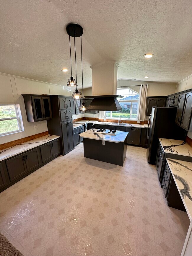 Building Photo - 913 Ln 11
