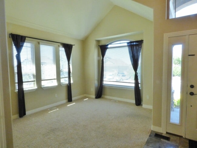 Building Photo - 15443 Falcon Ridge Dr