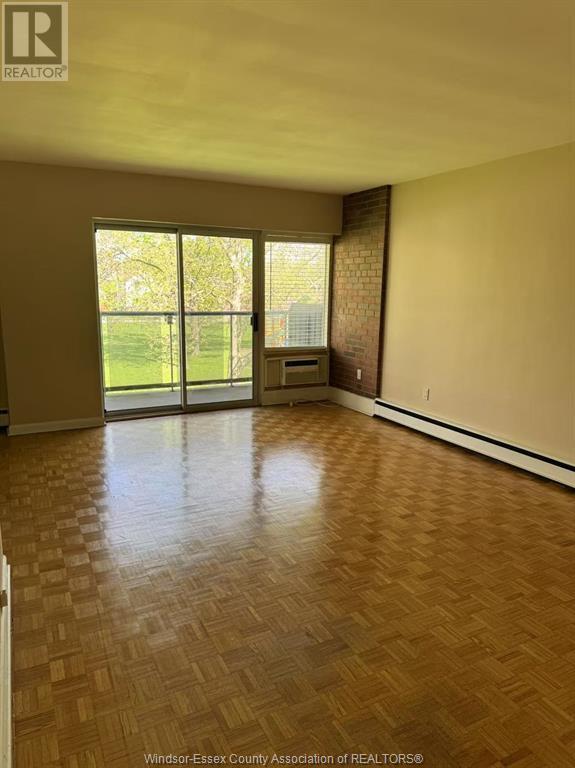 Photo du bâtiment - 1805 Riverside Dr W