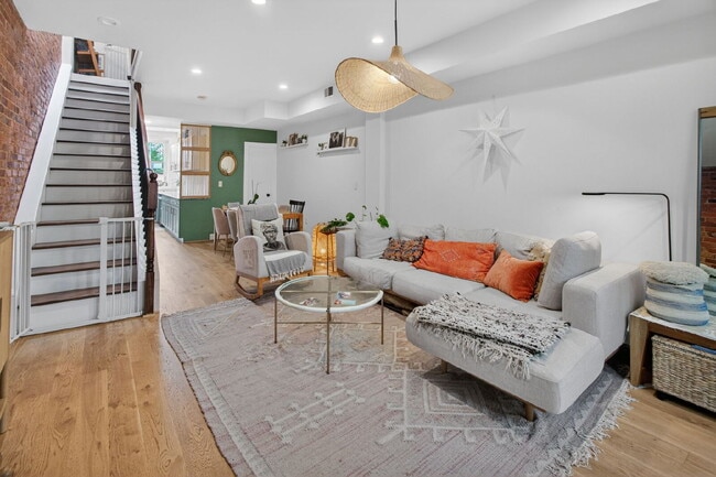 Building Photo - Classic DC charm and Modern Upgrades!