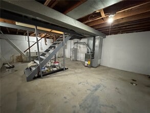 Building Photo - 16 Summit St